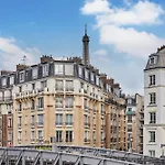 Eiffel Petit Louvre 3* Paříž