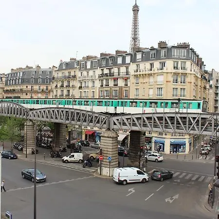 Eiffel Petit Louvre 酒店 3*