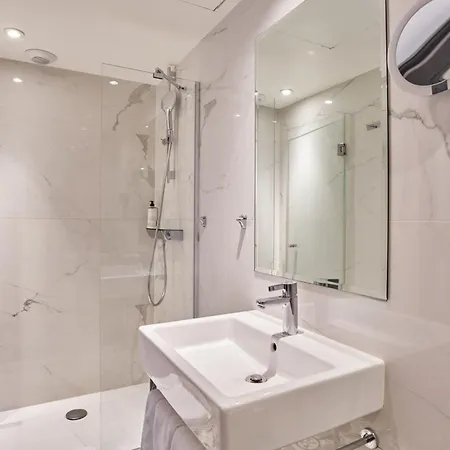 Eiffel Petit Louvre Hotel