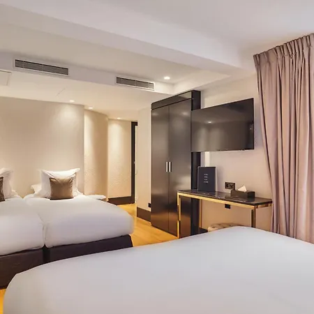 Eiffel Petit Louvre Paris