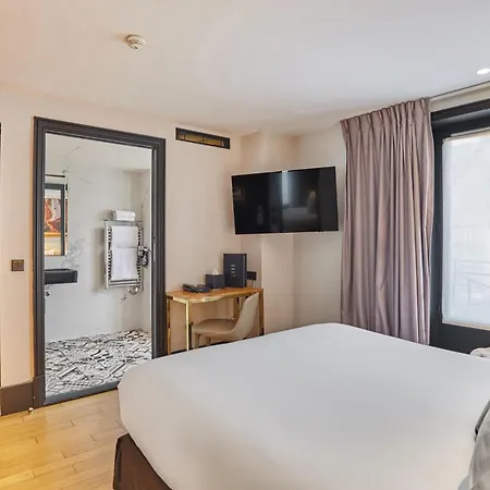 Eiffel Petit Louvre 3*