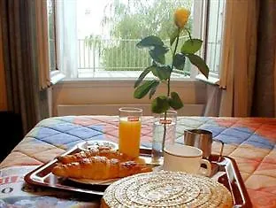 Eiffel Petit Louvre 3*