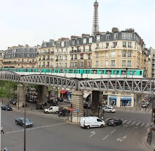 Eiffel Petit Louvre 酒店 3*