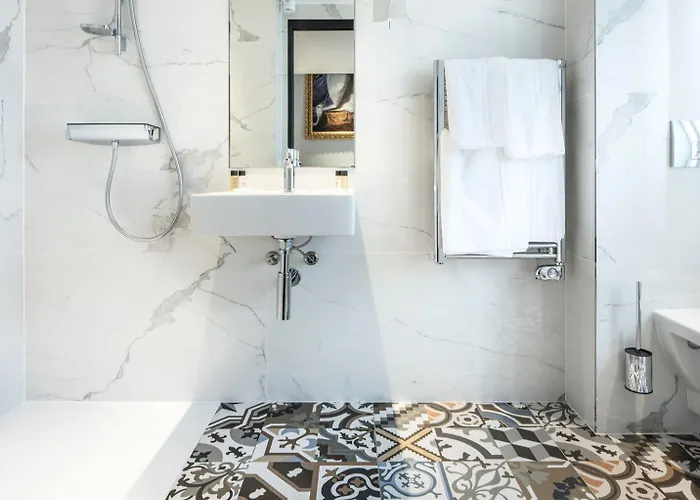 Eiffel Petit Louvre Hotel