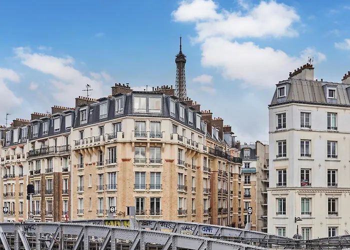Eiffel Petit Louvre 3* Paryż