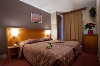 Eiffel Petit Louvre 3*