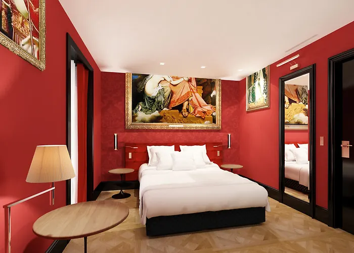 Eiffel Petit Louvre 3*