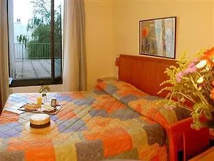 Eiffel Petit Louvre Paris