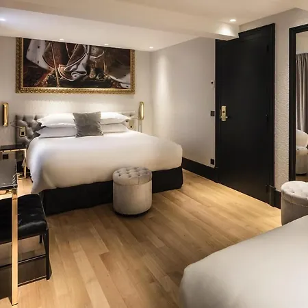 Eiffel Petit Louvre Paris