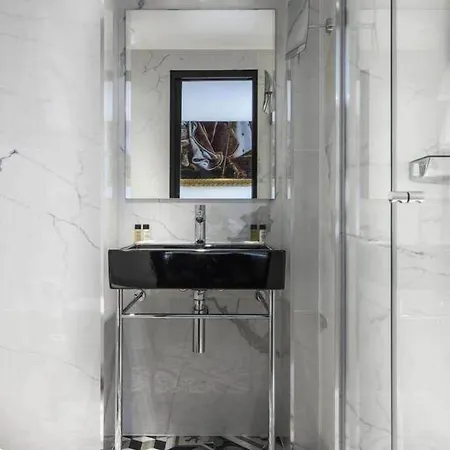 Eiffel Petit Louvre Paris