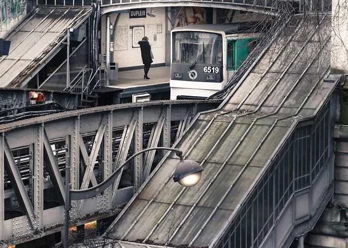 Eiffel Petit Louvre 3* 파리